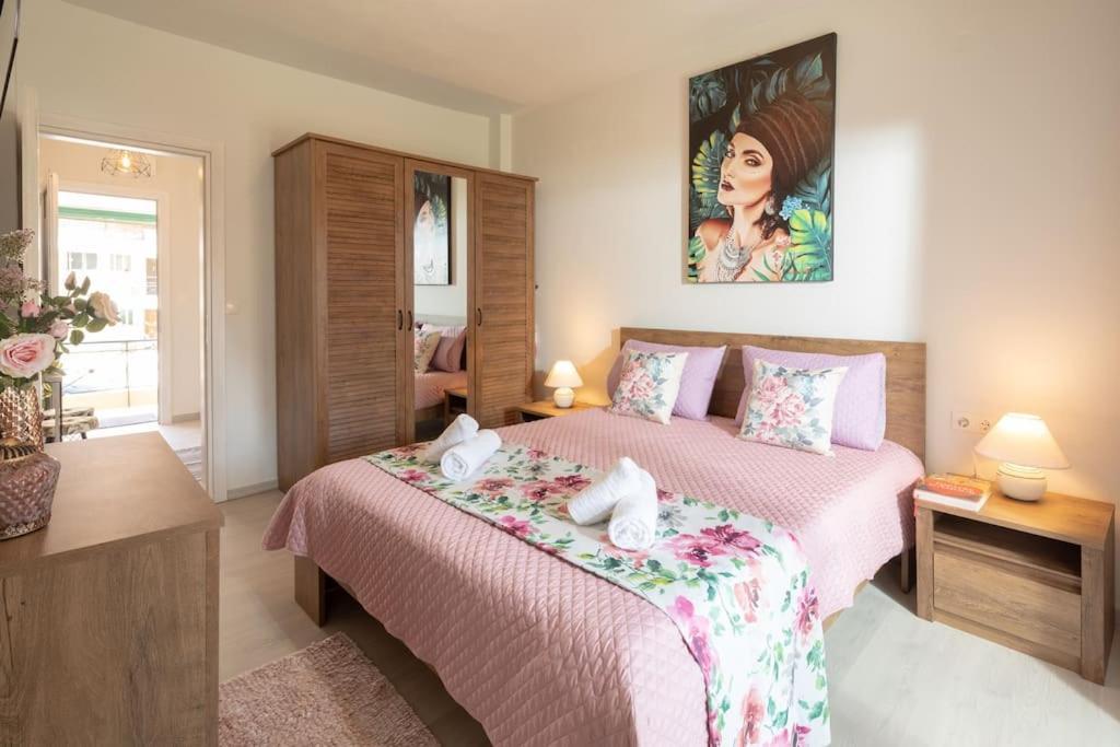 Afrodite's Cosy And Lovely